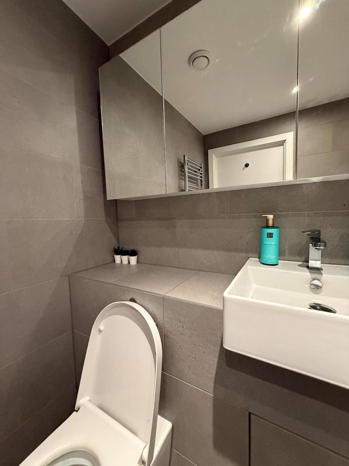 New 2 Bed Apartment Greenwich Londra Esterno foto