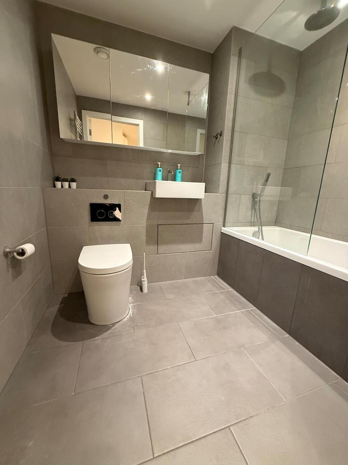 New 2 Bed Apartment Greenwich Londra Esterno foto